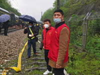 湖南永兴志愿者第一时间赶赴客运列车事故现场协助救援