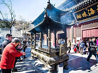 中国建立的第一座寺庙，其中文物众多，还有专门的武警站岗保护