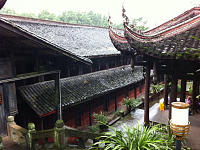 四川最神秘的寺庙，寺中常年无人打扫，却看不到一片落叶