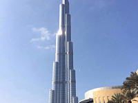 世界最高的建筑，162层高达828米，想去顶楼坐电梯都要花费12分钟