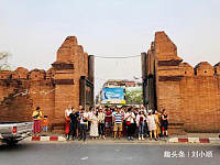 清迈最著名的夜市，只有周日才开张，中国游客：确定不是义乌货？