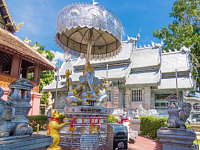 泰国最奇葩的寺庙，由白银手工打造而成，却禁止女性进佛堂