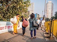 印度有几百上千万人在城市流浪、乞讨，他们为什么不回老家种地？