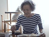 日本74岁家庭主妇生活曝光，5点起床做饭，与老公分床睡，却被100000人大呼羡慕：神仙生活！
