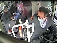 湖南丨公交车内一老人突发疾病，四肢僵硬，无法行动，司机立即停车，做了这件事