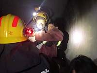 ​湖南丨险！一家五口被困火海，消防员多次救援，都被火势逼退