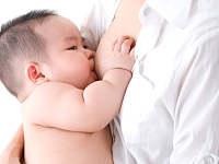 不要害怕母乳喂养，母乳喂养不仅对宝宝有好处，对母亲也有益