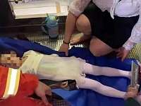 郴州丨一女童右脚被卷入电动扶梯，电梯梳齿板锋利，导致其血流不止！
