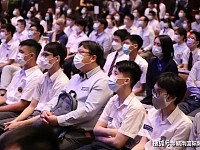 香港学生连线天宫与三名航天员实时天地对话！