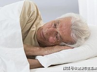 老年人晚上总是睡不好，可能跟某些行为有关，不建议做这几件事