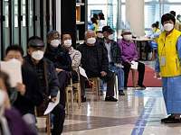果然撑不住了！韩国数万确诊者一床难求，与病毒共存的计划失败