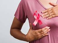 胸大的女性容易患乳腺癌？妇科专家：看的不是大小，是胸密度
